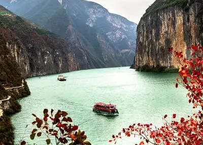 三峡之韵：时光的歌与山水的梦